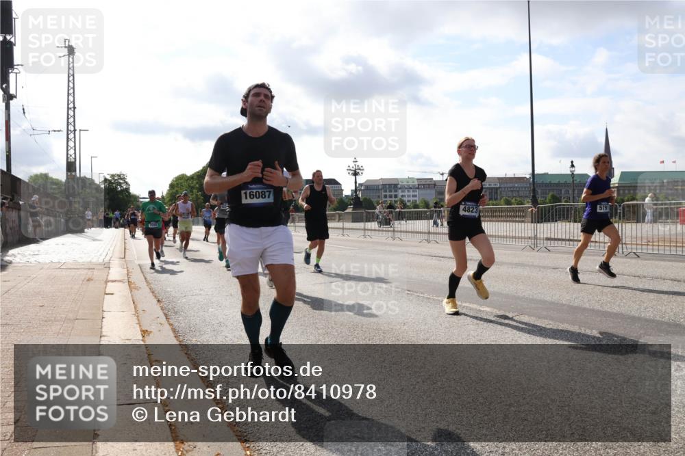 29.06.2025 - hella hamburg halbmarathon Lena Gebhardt http://msf.ph/oto/8410978 29.06.2025 09:50:17 Lombardsbrücke 16087, 4823, 1358, 1615, 1675, 1688, 1697, 1700, 1800, 1803, 1882, 1975, 2415, 2568, 2675, 2719, 2826, 2949, 3332, 3431, 3530, 4229, 4318, 4380, 4398, 4528, 4823, 5248, 5409, 5436, 5745, 5791, 5803, 6123, 6458, 6529, 6649, 6682, 6704, 7495, 7774, 7796, 8450, 8629, 8925, 9017, 9116, 9294, 9302, 9365, 9711, 9979, 10218, 10680, 10894, 11379, 11765, 11767, 12292, 12327, 12540, 12554, 12839, 12895, 13141, 13457, 13725, 14077, 14560 meine-sportfotos.de