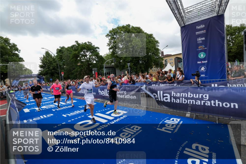 29.06.2025 - hella hamburg halbmarathon Zöllner http://msf.ph/oto/8410984 29.06.2025 10:45:21 Ziel 2188, 2367, 2470, 3186, 5706, 6054, 6375, 9105, 10064, 11469, 12783, 15563, 15636, 15741, 15760, 16513, 17499 meine-sportfotos.de
