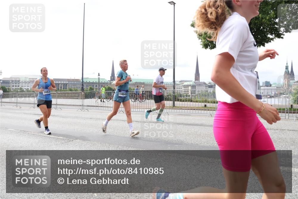 29.06.2025 - hella hamburg halbmarathon Lena Gebhardt http://msf.ph/oto/8410985 29.06.2025 10:25:16 Lombardsbrücke 8083, 14649, 1093, 1627, 1740, 2000, 2108, 2249, 2278, 3920, 3961, 3963, 4008, 4010, 4444, 5126, 5564, 5814, 6869, 7778, 8083, 8962, 9573, 9927, 10845, 10846, 11157, 11400, 11662, 11921, 13510, 13842, 14086, 14649, 15016, 15119, 15124, 15153, 15283, 15679, 15942, 16421, 16422, 17185, 17954, 18194, 18198 meine-sportfotos.de