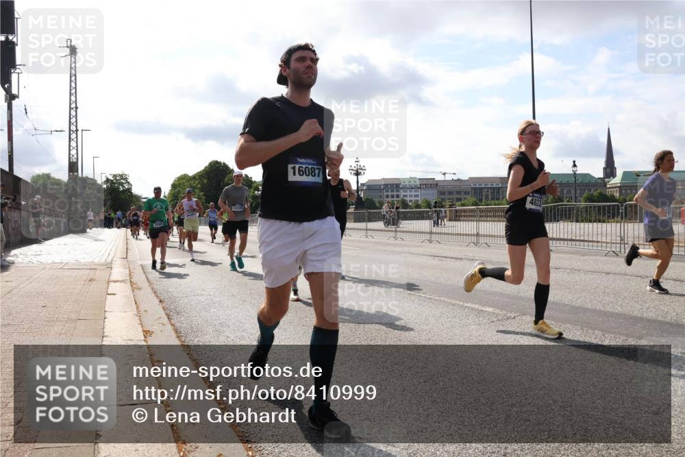 29.06.2025 - hella hamburg halbmarathon Lena Gebhardt http://msf.ph/oto/8410999 29.06.2025 09:50:18 Lombardsbrücke 2563, 12335, 16087, 4823, 1209, 1358, 1615, 1675, 1688, 1697, 1700, 1800, 1803, 1882, 2415, 2568, 2675, 2719, 2826, 3332, 3431, 3530, 4229, 4318, 4380, 4398, 4528, 4823, 5248, 5409, 5436, 5745, 5791, 5803, 6123, 6458, 6529, 6649, 6682, 6704, 7026, 7495, 7774, 7796, 8450, 8629, 8925, 9017, 9116, 9294, 9302, 9365, 9711, 9979, 10218, 10894, 11379, 11765, 11767, 12292, 12327, 12540, 12554, 12895, 13141, 13457, 13725, 14077, 14560 meine-sportfotos.de