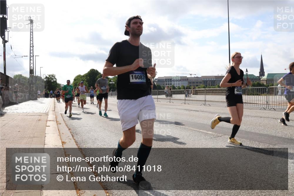 29.06.2025 - hella hamburg halbmarathon Lena Gebhardt http://msf.ph/oto/8411018 29.06.2025 09:50:18 Lombardsbrücke 2568, 12335, 16087, 4823, 1209, 1358, 1615, 1675, 1688, 1697, 1700, 1800, 1803, 1882, 2415, 2568, 2675, 2719, 2826, 3332, 3431, 3530, 4229, 4318, 4380, 4398, 4528, 4823, 5248, 5409, 5436, 5745, 5791, 5803, 6123, 6458, 6529, 6649, 6682, 6704, 7026, 7495, 7774, 7796, 8450, 8629, 8925, 9017, 9116, 9294, 9302, 9365, 9711, 9979, 10218, 10894, 11379, 11765, 11767, 12292, 12327, 12540, 12554, 12895, 13141, 13457, 13725, 14077, 14560 meine-sportfotos.de
