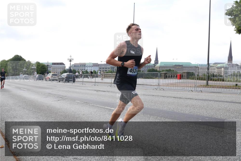 29.06.2025 - hella hamburg halbmarathon Lena Gebhardt http://msf.ph/oto/8411028 29.06.2025 09:39:13 Lombardsbrücke 4524, 4524, 13016, 14188, 16529, 16548, 18694, 19072 meine-sportfotos.de