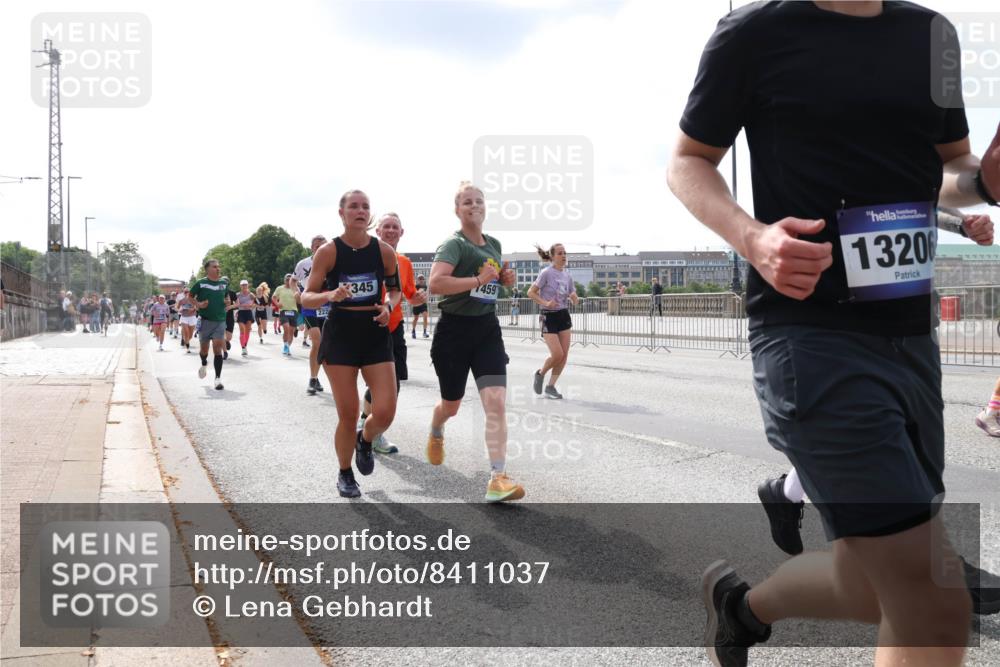 29.06.2025 - hella hamburg halbmarathon Lena Gebhardt http://msf.ph/oto/8411037 29.06.2025 10:17:06 Lombardsbrücke 222, 345, 459, 13206, 1083, 1117, 1137, 1240, 1298, 1331, 1348, 1356, 1403, 1477, 1553, 1602, 1825, 2225, 2860, 2908, 3088, 3176, 3210, 3450, 3464, 3466, 3622, 5023, 5036, 5037, 5390, 5929, 5930, 5995, 6126, 6128, 6328, 6522, 6742, 6941, 6948, 7114, 7115, 7257, 7345, 7360, 7376, 7410, 7445, 7647, 7924, 7928, 7945, 8210, 8253, 8263, 8317, 8433, 8513, 8558, 8619, 8983, 9091, 9152, 9208, 9259, 9332, 9492, 9676, 10232 meine-sportfotos.de