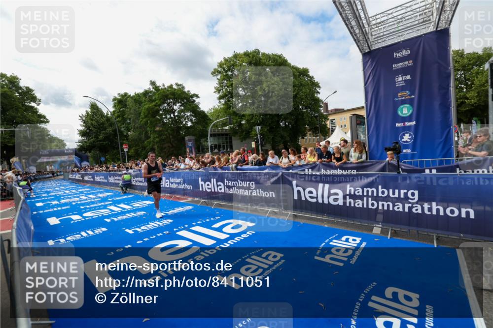 29.06.2025 - hella hamburg halbmarathon Zöllner http://msf.ph/oto/8411051 29.06.2025 10:21:15 Ziel 14717 meine-sportfotos.de