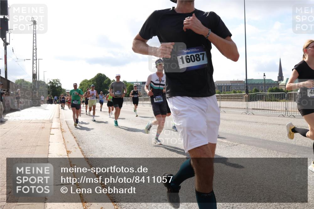 29.06.2025 - hella hamburg halbmarathon Lena Gebhardt http://msf.ph/oto/8411057 29.06.2025 09:50:18 Lombardsbrücke 1529, 12335, 5803, 16087, 48, 1209, 1358, 1615, 1675, 1688, 1697, 1700, 1800, 1803, 1882, 2415, 2568, 2675, 2719, 2826, 3332, 3431, 3530, 4229, 4318, 4380, 4398, 4528, 4823, 5248, 5409, 5436, 5745, 5791, 5803, 6123, 6458, 6529, 6649, 6682, 6704, 7026, 7495, 7774, 7796, 8450, 8629, 8925, 9017, 9116, 9294, 9302, 9365, 9711, 9979, 10218, 10894, 11379, 11765, 11767, 12292, 12327, 12540, 12554, 12895, 13141, 13457, 13725, 14077, 14560 meine-sportfotos.de