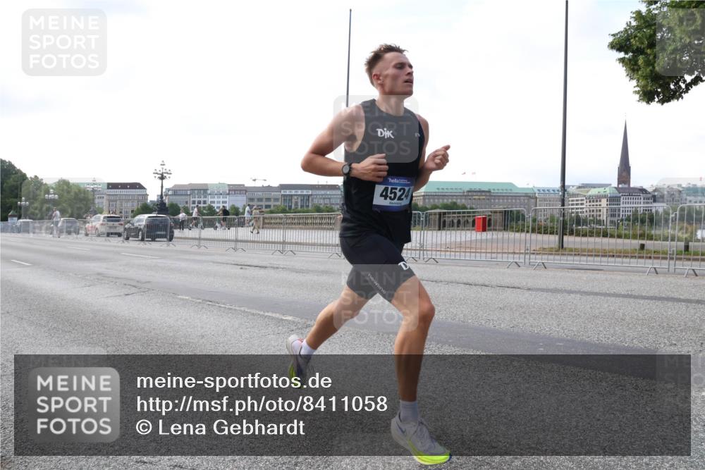 29.06.2025 - hella hamburg halbmarathon Lena Gebhardt http://msf.ph/oto/8411058 29.06.2025 09:39:13 Lombardsbrücke 4524, 4524, 13016, 14188, 16529, 16548, 18694, 19072 meine-sportfotos.de