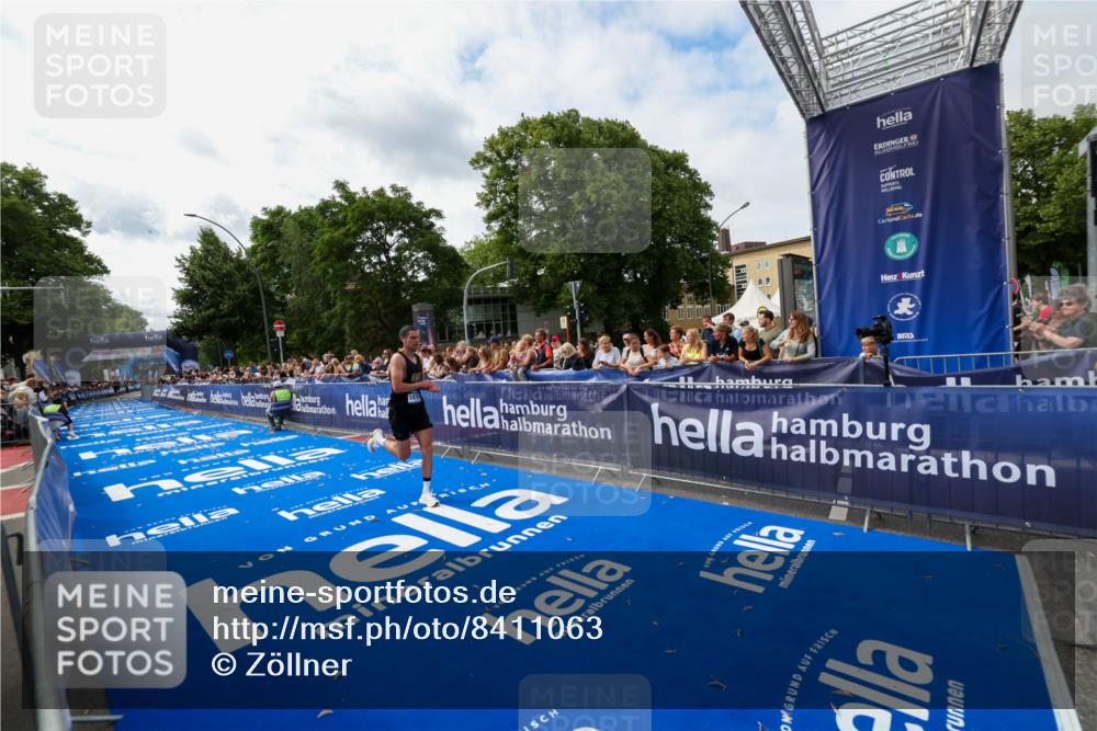 29.06.2025 - hella hamburg halbmarathon Zöllner http://msf.ph/oto/8411063 29.06.2025 10:21:15 Ziel 14717 meine-sportfotos.de