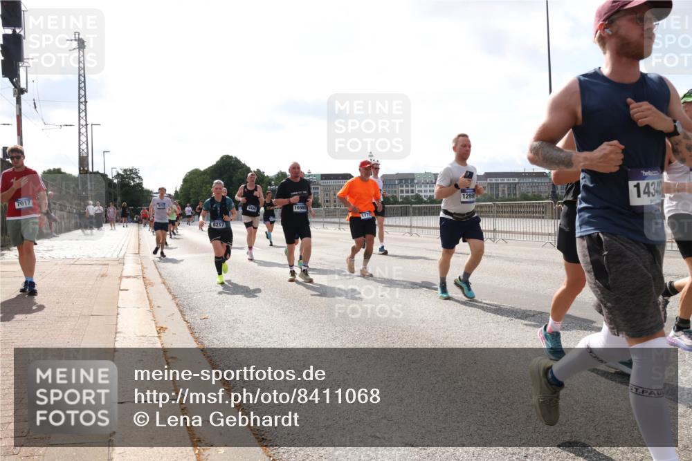 29.06.2025 - hella hamburg halbmarathon Lena Gebhardt http://msf.ph/oto/8411068 29.06.2025 10:04:29 Lombardsbrücke 7017, 8217, 9489, 16989, 1299, 14340, 1213, 1316, 1347, 1377, 1674, 2011, 2463, 2698, 2852, 2979, 3488, 3994, 4146, 4293, 4488, 4587, 5058, 5354, 5365, 5869, 5976, 6142, 6311, 6706, 6709, 7017, 8177, 8217, 8421, 8422, 8423, 9489, 9526, 10100, 10213, 10709, 10756, 10834, 10962, 11511, 11582, 12004, 12005, 12125, 12924, 12998, 13533, 13583, 13625, 14340, 14436, 14917, 15525, 15532, 15678, 16099, 16128, 16145, 16753, 16989, 16995, 17071, 17113, 17434, 17437 meine-sportfotos.de