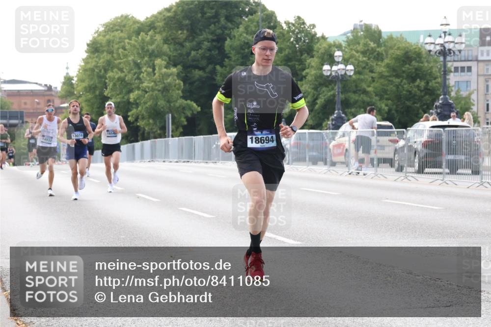 29.06.2025 - hella hamburg halbmarathon Lena Gebhardt http://msf.ph/oto/8411085 29.06.2025 09:39:15 Lombardsbrücke 14932, 13016, 1654, 18694, 4524, 6699, 13016, 14188, 14932, 16529, 16548, 18694, 19072 meine-sportfotos.de