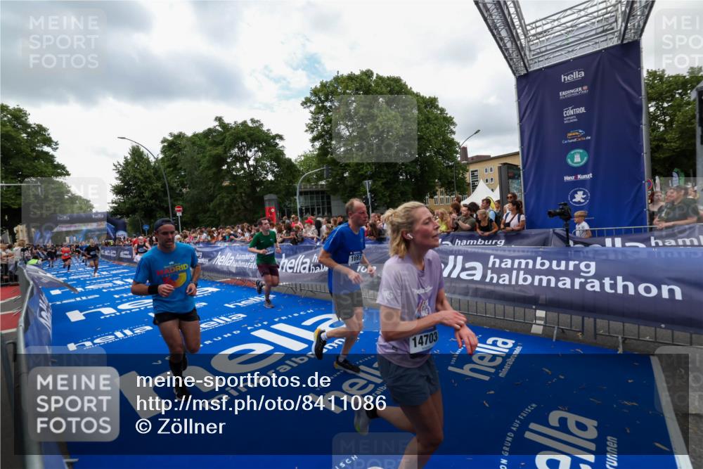 29.06.2025 - hella hamburg halbmarathon Zöllner http://msf.ph/oto/8411086 29.06.2025 10:45:31 Ziel 1697, 2415, 6831, 12277, 12643, 14062, 14703, 16725, 18407, 18638 meine-sportfotos.de