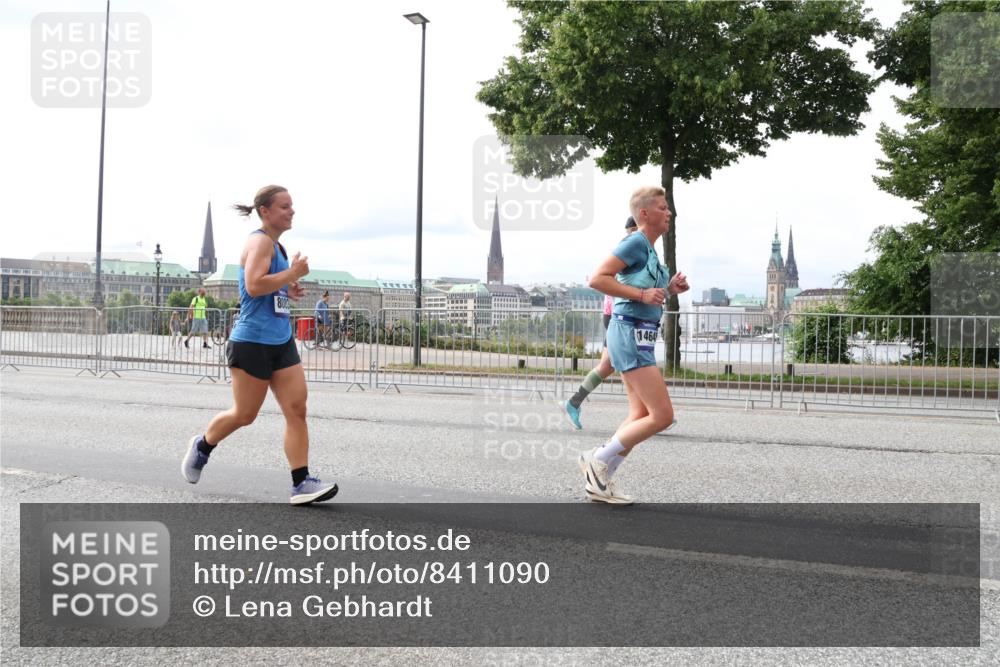 29.06.2025 - hella hamburg halbmarathon Lena Gebhardt http://msf.ph/oto/8411090 29.06.2025 10:25:17 Lombardsbrücke 1464, 1093, 1627, 1740, 2000, 2108, 2249, 2278, 3920, 3961, 3963, 4008, 4010, 4444, 5126, 5564, 5814, 6869, 7778, 8083, 8962, 9573, 9811, 9927, 10845, 10846, 11157, 11400, 11662, 11921, 13510, 13842, 14086, 14649, 15016, 15119, 15153, 15283, 15679, 15942, 16421, 16422, 17185, 17954, 18194, 18198 meine-sportfotos.de