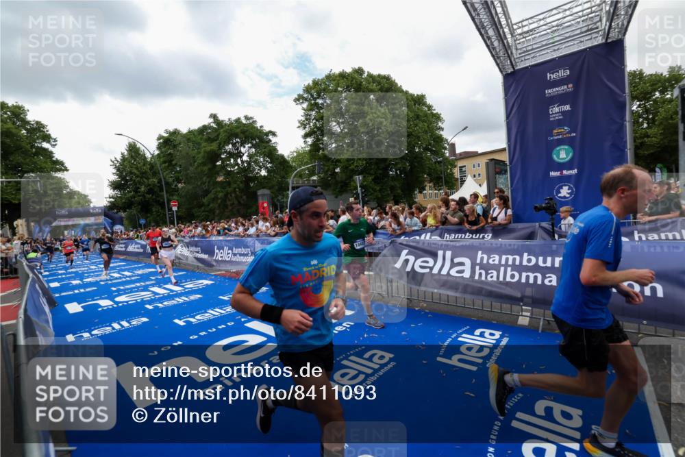 29.06.2025 - hella hamburg halbmarathon Zöllner http://msf.ph/oto/8411093 29.06.2025 10:45:32 Ziel 1697, 2138, 2415, 6831, 8374, 12277, 12643, 14062, 14703, 16725, 18407, 18638 meine-sportfotos.de
