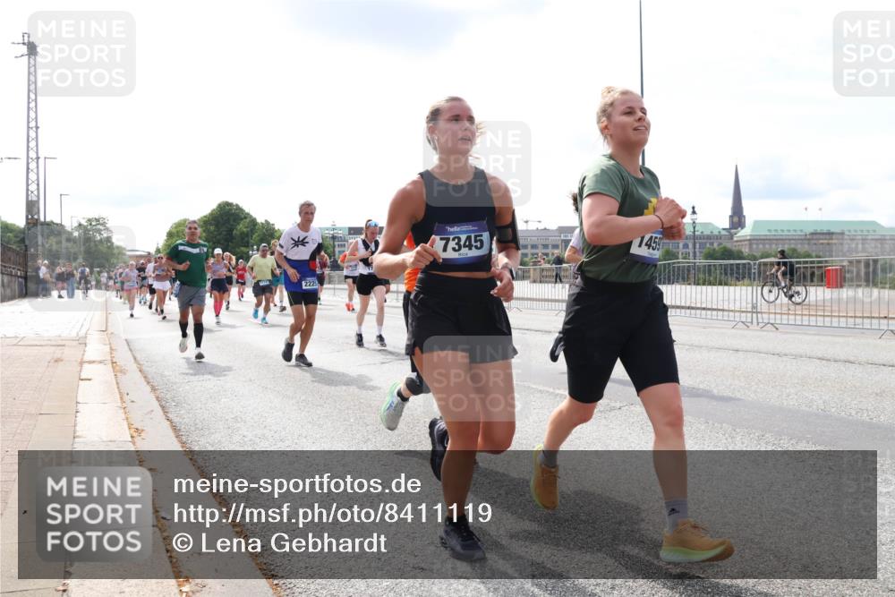 29.06.2025 - hella hamburg halbmarathon Lena Gebhardt http://msf.ph/oto/8411119 29.06.2025 10:17:06 Lombardsbrücke 2225, 7345, 1459, 1083, 1117, 1137, 1240, 1298, 1331, 1348, 1356, 1403, 1477, 1553, 1602, 1825, 2225, 2860, 2908, 3088, 3176, 3210, 3450, 3464, 3466, 3622, 5023, 5036, 5037, 5390, 5929, 5930, 5995, 6126, 6128, 6328, 6522, 6742, 6941, 6948, 7114, 7115, 7257, 7345, 7360, 7376, 7410, 7445, 7647, 7924, 7928, 7945, 8210, 8253, 8263, 8317, 8433, 8513, 8558, 8619, 8983, 9091, 9152, 9208, 9259, 9332, 9492, 9676, 10232 meine-sportfotos.de