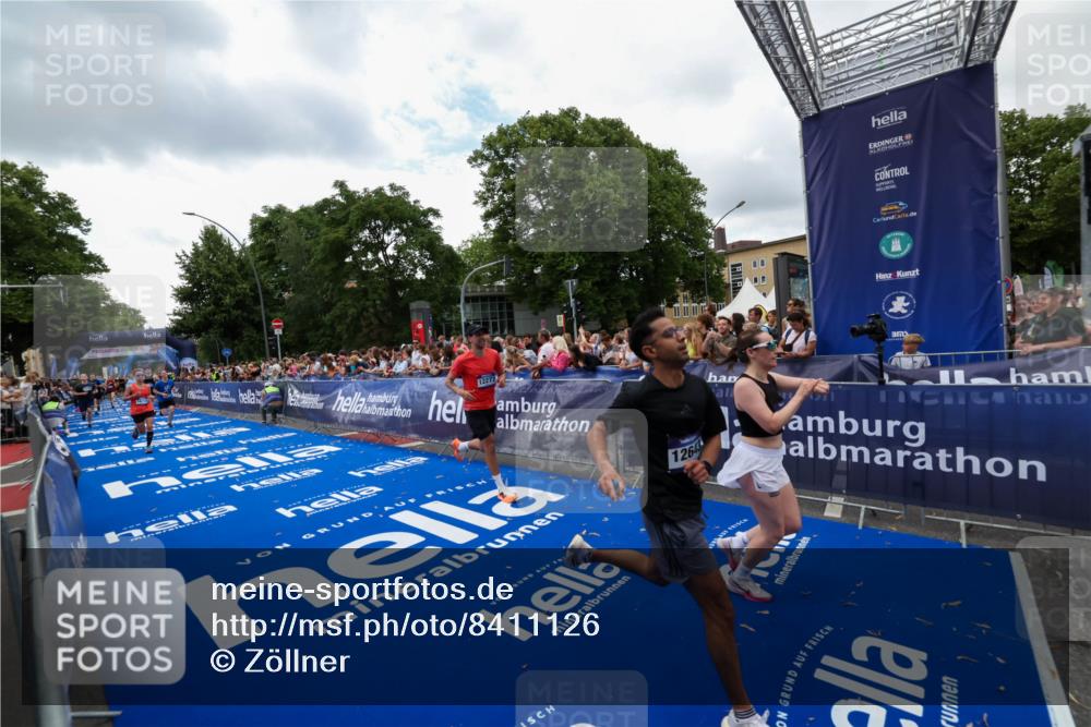 29.06.2025 - hella hamburg halbmarathon Zöllner http://msf.ph/oto/8411126 29.06.2025 10:45:34 Ziel 2138, 2415, 5623, 6831, 8374, 8668, 12277, 12643, 14062, 16725, 18638 meine-sportfotos.de