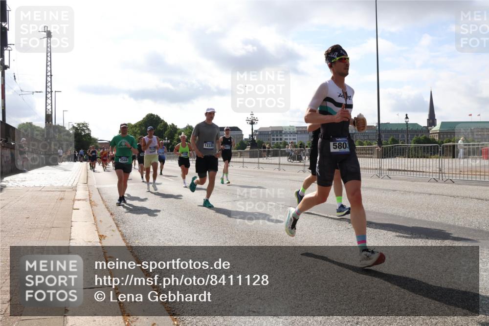 29.06.2025 - hella hamburg halbmarathon Lena Gebhardt http://msf.ph/oto/8411128 29.06.2025 09:50:18 Lombardsbrücke 2568, 15257, 12335, 580, 1209, 1358, 1615, 1675, 1688, 1697, 1700, 1800, 1803, 1882, 2415, 2568, 2675, 2719, 2826, 3332, 3431, 3530, 4229, 4318, 4380, 4398, 4528, 4823, 5248, 5409, 5436, 5745, 5791, 5803, 6123, 6458, 6529, 6649, 6682, 6704, 7026, 7495, 7774, 7796, 8450, 8629, 8925, 9017, 9116, 9294, 9302, 9365, 9711, 9979, 10218, 10894, 11379, 11765, 11767, 12292, 12327, 12540, 12554, 12895, 13141, 13457, 13725, 14077, 14560 meine-sportfotos.de
