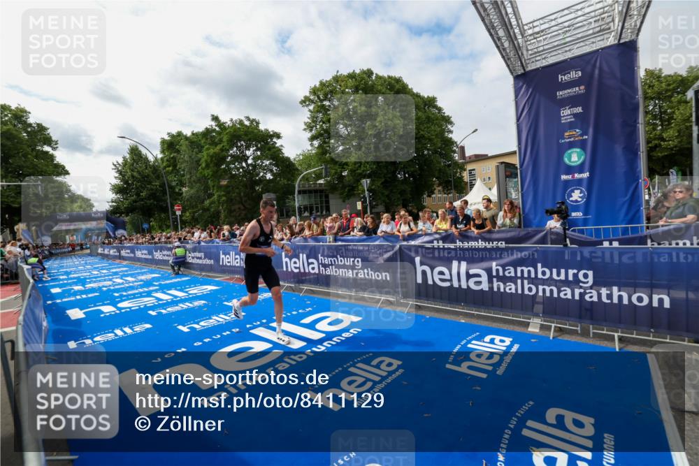 29.06.2025 - hella hamburg halbmarathon Zöllner http://msf.ph/oto/8411129 29.06.2025 10:21:27 Ziel 14933 meine-sportfotos.de