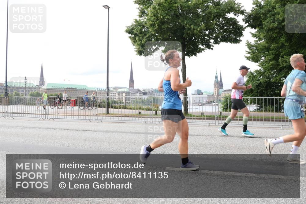 29.06.2025 - hella hamburg halbmarathon Lena Gebhardt http://msf.ph/oto/8411135 29.06.2025 10:25:18 Lombardsbrücke 1093, 1627, 1740, 2000, 2249, 2278, 3920, 3961, 3963, 4008, 4010, 5126, 5564, 5814, 6869, 7778, 8083, 8962, 9573, 9811, 9927, 10845, 10846, 11157, 11400, 11662, 11921, 13510, 13842, 14086, 14649, 15016, 15119, 15153, 15283, 15679, 15942, 16421, 16422, 17185, 17954, 18194, 18198 meine-sportfotos.de