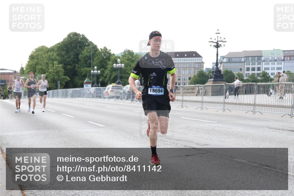 29.06.2025 - hella hamburg halbmarathon Lena Gebhardt http://msf.ph/oto/8411142 29.06.2025 09:39:16 Lombardsbrücke 14932, 18694, 4524, 6699, 13016, 14188, 14932, 16529, 16548, 18694, 19072 meine-sportfotos.de