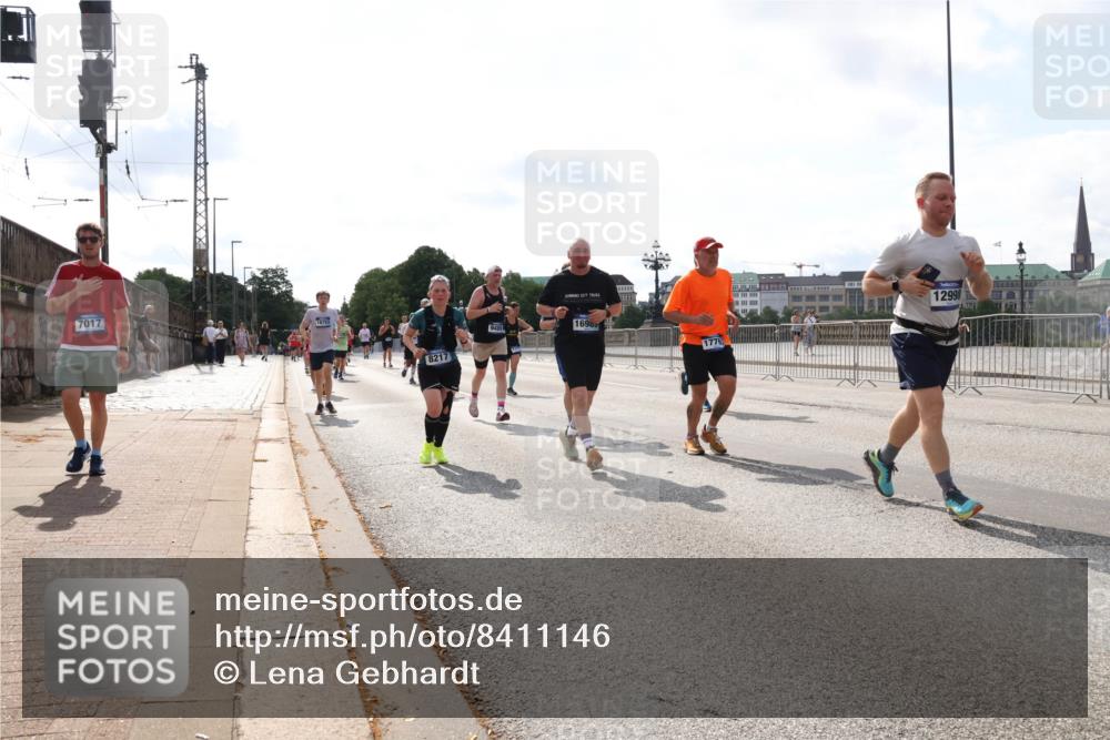 29.06.2025 - hella hamburg halbmarathon Lena Gebhardt http://msf.ph/oto/8411146 29.06.2025 10:04:29 Lombardsbrücke 7017, 8217, 16985, 12998, 1776, 1213, 1316, 1347, 1377, 1674, 2011, 2463, 2698, 2852, 2979, 3488, 3994, 4146, 4293, 4488, 4587, 5058, 5354, 5365, 5869, 5976, 6142, 6311, 6706, 6709, 7017, 8177, 8217, 8421, 8422, 8423, 9489, 9526, 10100, 10213, 10709, 10756, 10834, 10962, 11511, 11582, 12004, 12005, 12125, 12924, 12998, 13533, 13583, 13625, 14340, 14436, 14917, 15525, 15532, 15678, 16099, 16128, 16145, 16753, 16989, 16995, 17071, 17113, 17434, 17437 meine-sportfotos.de