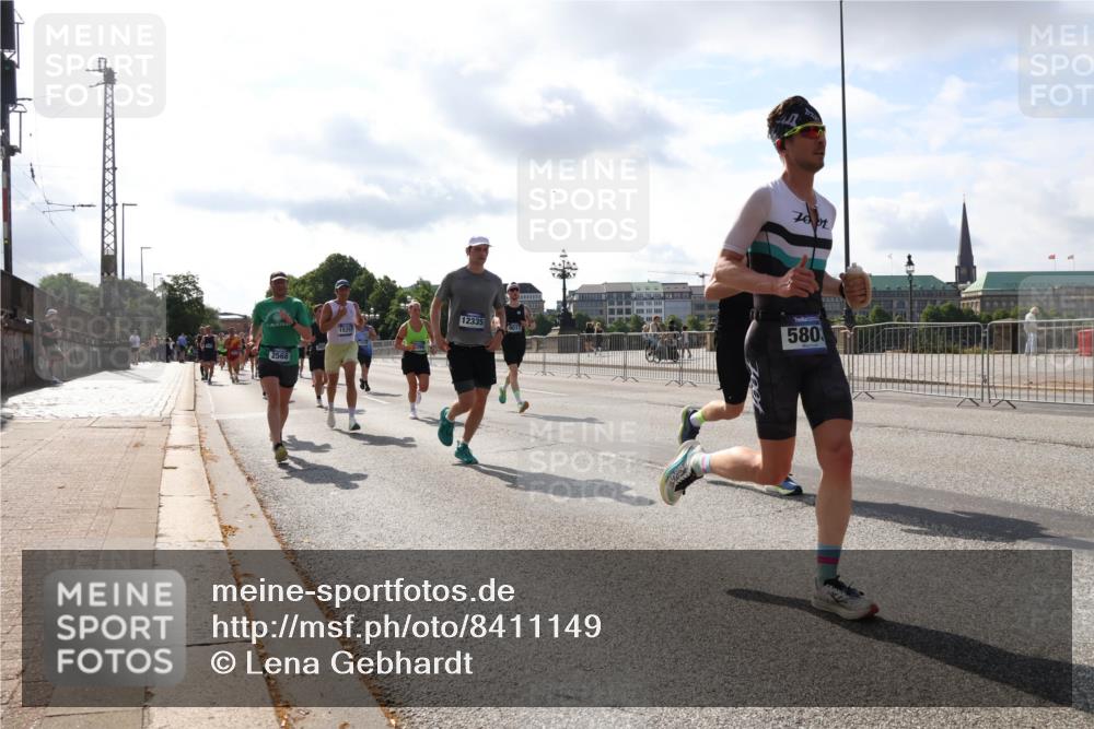 29.06.2025 - hella hamburg halbmarathon Lena Gebhardt http://msf.ph/oto/8411149 29.06.2025 09:50:19 Lombardsbrücke 2568, 12335, 580, 1209, 1358, 1615, 1675, 1688, 1697, 1700, 1800, 1803, 1882, 2415, 2568, 2675, 2719, 2826, 3332, 3431, 3530, 4205, 4229, 4318, 4380, 4398, 4528, 4823, 5248, 5409, 5436, 5472, 5745, 5791, 5803, 6123, 6458, 6529, 6649, 6682, 6704, 7026, 7495, 7774, 7796, 8450, 8629, 8925, 9017, 9116, 9294, 9302, 9365, 9711, 9979, 10218, 10894, 11379, 11767, 12292, 12327, 12540, 12554, 12895, 13457, 13725, 14077, 14560 meine-sportfotos.de