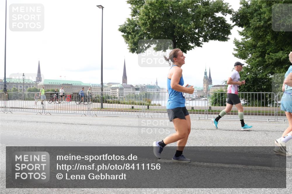 29.06.2025 - hella hamburg halbmarathon Lena Gebhardt http://msf.ph/oto/8411156 29.06.2025 10:25:18 Lombardsbrücke 1093, 1627, 1740, 2000, 2249, 2278, 3920, 3961, 3963, 4008, 4010, 5126, 5564, 5814, 6869, 7778, 8083, 8962, 9573, 9811, 9927, 10845, 10846, 11157, 11400, 11662, 11921, 13510, 13842, 14086, 14649, 15016, 15119, 15153, 15283, 15679, 15942, 16421, 16422, 17185, 17954, 18194, 18198 meine-sportfotos.de
