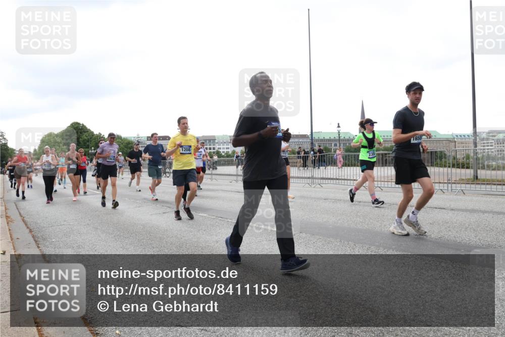 29.06.2025 - hella hamburg halbmarathon Lena Gebhardt http://msf.ph/oto/8411159 29.06.2025 10:51:05 Lombardsbrücke 1208, 1650, 1129, 1203, 1208, 1404, 1478, 1930, 2200, 2202, 2358, 2380, 2859, 3184, 3229, 3647, 3838, 3934, 4156, 4642, 4652, 4695, 4713, 4771, 4848, 4920, 5286, 5289, 5357, 5530, 6178, 6961, 7012, 7133, 7141, 7161, 7770, 7771, 7825, 7938, 8040, 8200, 8410, 8672, 8779, 8833, 8986, 9096, 9166, 9167, 9168, 9933, 10029, 10437, 10552, 10614, 10636, 11052, 11252, 11577, 12392, 12393, 14534, 15416 meine-sportfotos.de