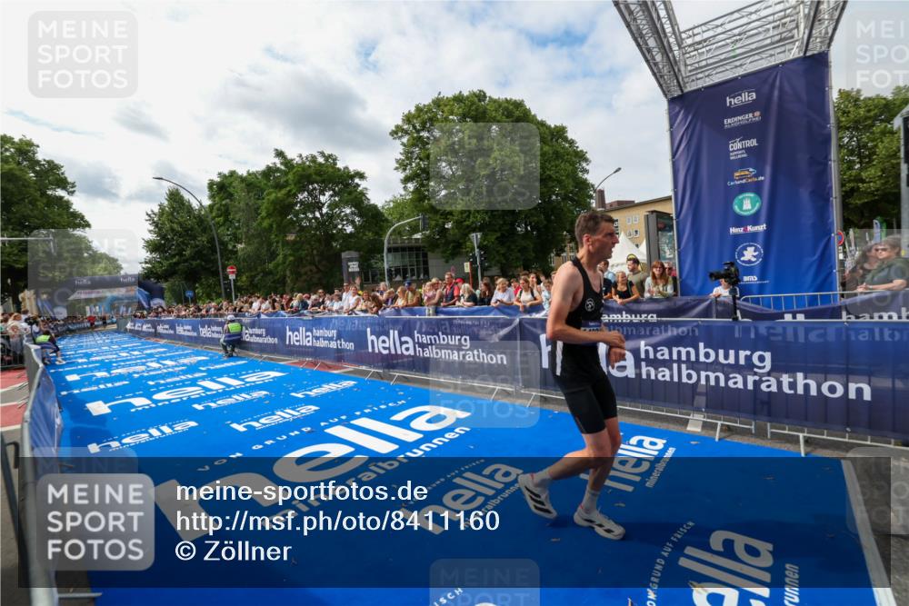 29.06.2025 - hella hamburg halbmarathon Zöllner http://msf.ph/oto/8411160 29.06.2025 10:21:28 Ziel 14933 meine-sportfotos.de