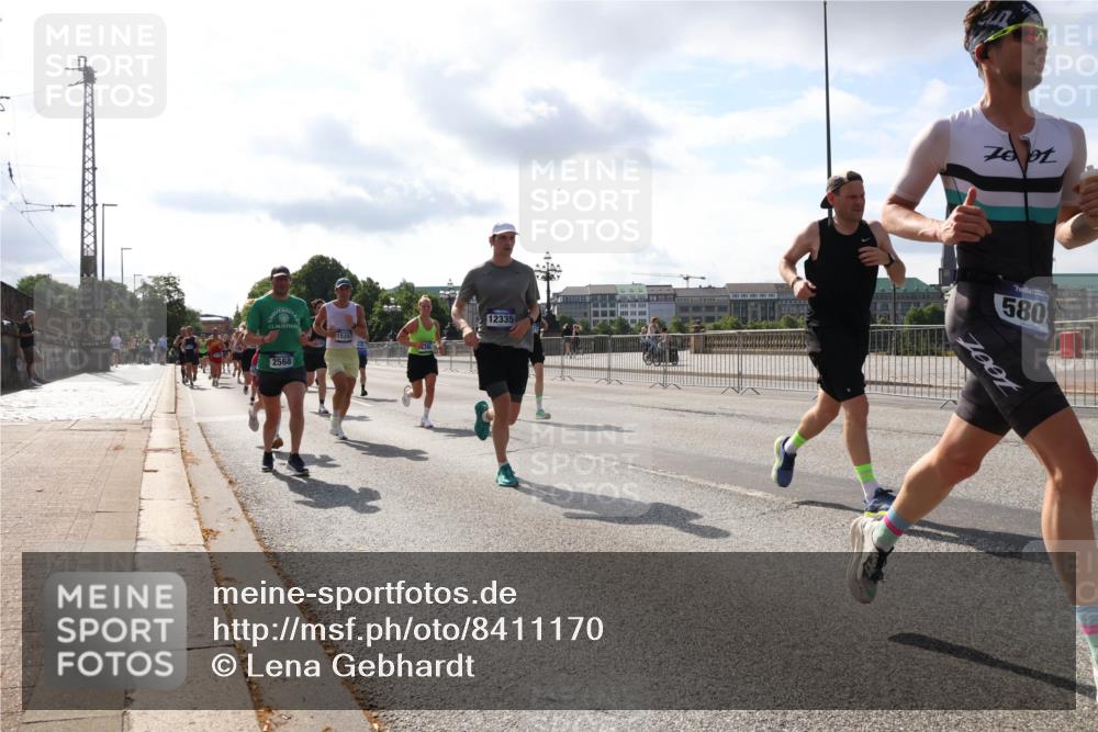 29.06.2025 - hella hamburg halbmarathon Lena Gebhardt http://msf.ph/oto/8411170 29.06.2025 09:50:19 Lombardsbrücke 1525, 2568, 12335, 580, 1209, 1358, 1615, 1675, 1688, 1697, 1700, 1800, 1803, 1882, 2415, 2568, 2675, 2719, 2826, 3332, 3431, 3530, 4205, 4229, 4318, 4380, 4398, 4528, 4823, 5248, 5409, 5436, 5472, 5745, 5791, 5803, 6123, 6458, 6529, 6649, 6682, 6704, 7026, 7495, 7774, 7796, 8450, 8629, 8925, 9017, 9116, 9294, 9302, 9365, 9711, 9979, 10218, 10894, 11379, 11767, 12292, 12327, 12540, 12554, 12895, 13457, 13725, 14077, 14560 meine-sportfotos.de