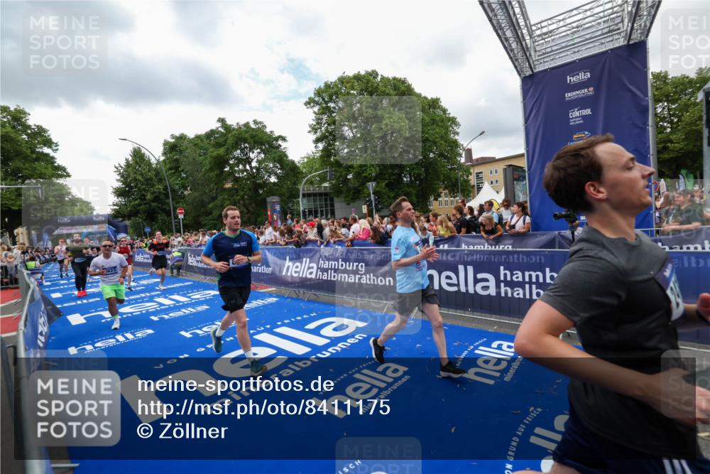 29.06.2025 - hella hamburg halbmarathon Zöllner http://msf.ph/oto/8411175 29.06.2025 10:45:40 Ziel 2138, 2415, 5623, 6071, 6711, 8374, 8668, 11291, 11495, 12154, 14764, 15666, 17674, 18862, 18878 meine-sportfotos.de