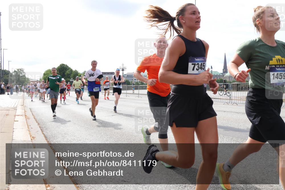 29.06.2025 - hella hamburg halbmarathon Lena Gebhardt http://msf.ph/oto/8411179 29.06.2025 10:17:06 Lombardsbrücke 2225, 7345, 1459, 1083, 1117, 1137, 1240, 1298, 1331, 1348, 1356, 1403, 1477, 1553, 1602, 1825, 2225, 2860, 2908, 3088, 3176, 3210, 3450, 3464, 3466, 3622, 5023, 5036, 5037, 5390, 5929, 5930, 5995, 6126, 6128, 6328, 6522, 6742, 6941, 6948, 7114, 7115, 7257, 7345, 7360, 7376, 7410, 7445, 7647, 7924, 7928, 7945, 8210, 8253, 8263, 8317, 8433, 8513, 8558, 8619, 8983, 9091, 9152, 9208, 9259, 9332, 9492, 9676, 10232 meine-sportfotos.de