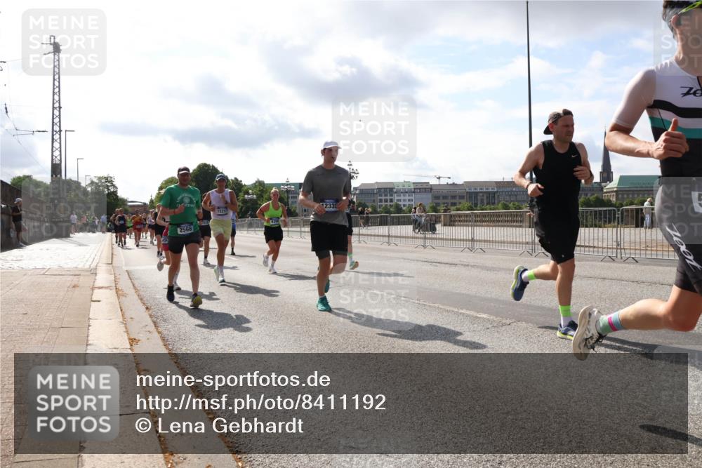 29.06.2025 - hella hamburg halbmarathon Lena Gebhardt http://msf.ph/oto/8411192 29.06.2025 09:50:19 Lombardsbrücke 1209, 1358, 1615, 1675, 1688, 1697, 1700, 1800, 1803, 1882, 2415, 2568, 2675, 2719, 2826, 3332, 3431, 3530, 4205, 4229, 4318, 4380, 4398, 4528, 4823, 5248, 5409, 5436, 5472, 5745, 5791, 5803, 6123, 6458, 6529, 6649, 6682, 6704, 7026, 7495, 7774, 7796, 8450, 8629, 8925, 9017, 9116, 9294, 9302, 9365, 9711, 9979, 10218, 10894, 11379, 11767, 12292, 12327, 12540, 12554, 12895, 13457, 13725, 14077, 14560 meine-sportfotos.de