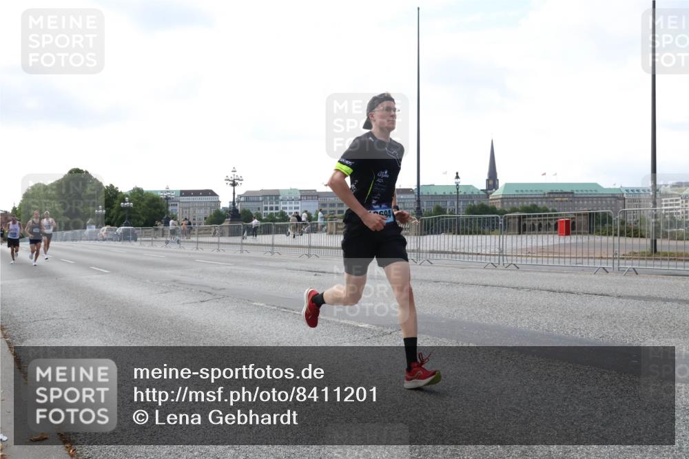 29.06.2025 - hella hamburg halbmarathon Lena Gebhardt http://msf.ph/oto/8411201 29.06.2025 09:39:16 Lombardsbrücke 594, 4524, 6699, 13016, 14188, 14932, 16529, 16548, 18694, 19072 meine-sportfotos.de