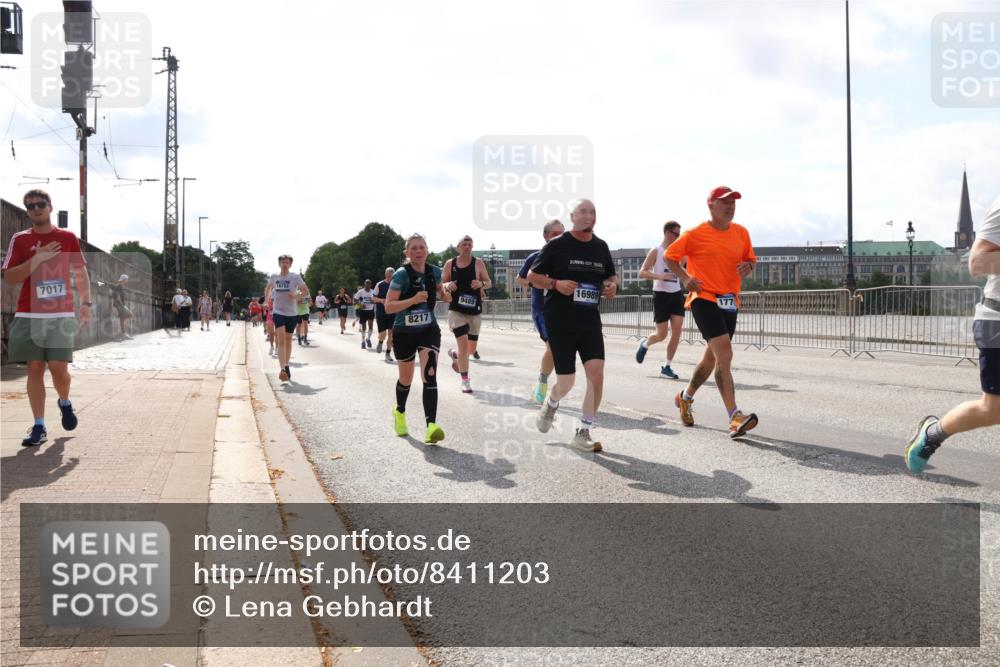 29.06.2025 - hella hamburg halbmarathon Lena Gebhardt http://msf.ph/oto/8411203 29.06.2025 10:04:29 Lombardsbrücke 7017, 16753, 8217, 9489, 16989, 177, 1213, 1316, 1347, 1377, 1674, 2011, 2463, 2698, 2852, 2979, 3488, 3994, 4146, 4293, 4488, 4587, 5058, 5354, 5365, 5869, 5976, 6142, 6311, 6706, 6709, 7017, 8177, 8217, 8421, 8422, 8423, 9489, 9526, 10100, 10213, 10709, 10756, 10834, 10962, 11511, 11582, 12004, 12005, 12125, 12924, 12998, 13533, 13583, 13625, 14340, 14436, 14917, 15525, 15532, 15678, 16099, 16128, 16145, 16753, 16989, 16995, 17071, 17113, 17434, 17437 meine-sportfotos.de