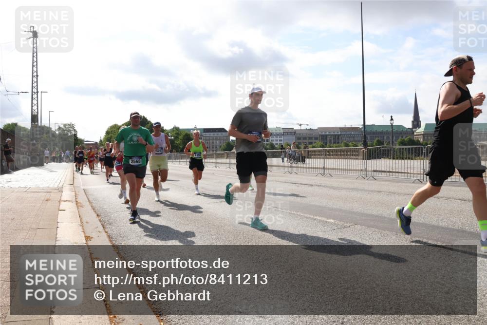 29.06.2025 - hella hamburg halbmarathon Lena Gebhardt http://msf.ph/oto/8411213 29.06.2025 09:50:19 Lombardsbrücke 2568, 15257, 4398, 1209, 1358, 1615, 1675, 1688, 1697, 1700, 1800, 1803, 1882, 2415, 2568, 2675, 2719, 2826, 3332, 3431, 3530, 4205, 4229, 4318, 4380, 4398, 4528, 4823, 5248, 5409, 5436, 5472, 5745, 5791, 5803, 6123, 6458, 6529, 6649, 6682, 6704, 7026, 7495, 7774, 7796, 8450, 8629, 8925, 9017, 9116, 9294, 9302, 9365, 9711, 9979, 10218, 10894, 11379, 11767, 12292, 12327, 12540, 12554, 12895, 13457, 13725, 14077, 14560 meine-sportfotos.de