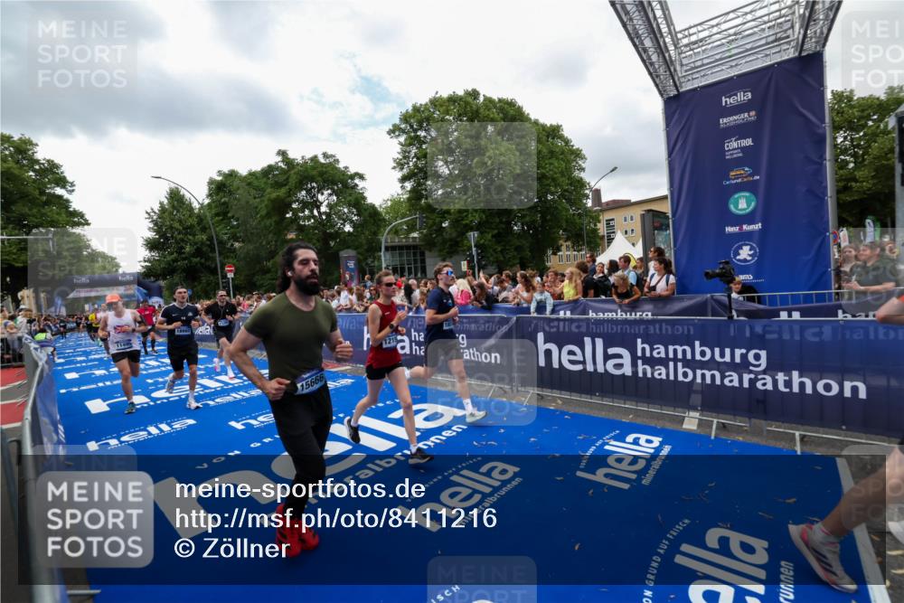 29.06.2025 - hella hamburg halbmarathon Zöllner http://msf.ph/oto/8411216 29.06.2025 10:45:43 Ziel 5047, 6071, 6711, 8668, 11291, 11495, 12154, 14764, 15666, 16617, 17332, 17674, 18862, 18878 meine-sportfotos.de