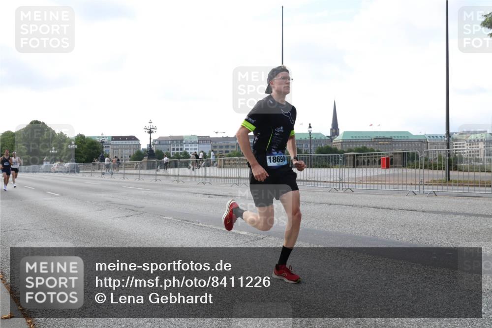 29.06.2025 - hella hamburg halbmarathon Lena Gebhardt http://msf.ph/oto/8411226 29.06.2025 09:39:17 Lombardsbrücke 18694, 4524, 6699, 13016, 14188, 14932, 15166, 16529, 16548, 18694, 19072 meine-sportfotos.de