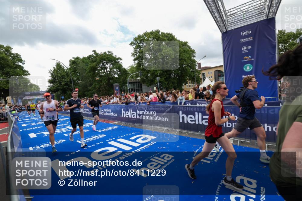 29.06.2025 - hella hamburg halbmarathon Zöllner http://msf.ph/oto/8411229 29.06.2025 10:45:44 Ziel 5047, 6071, 6711, 11291, 11495, 12154, 14764, 15666, 16617, 17332, 17674, 18862, 18878 meine-sportfotos.de