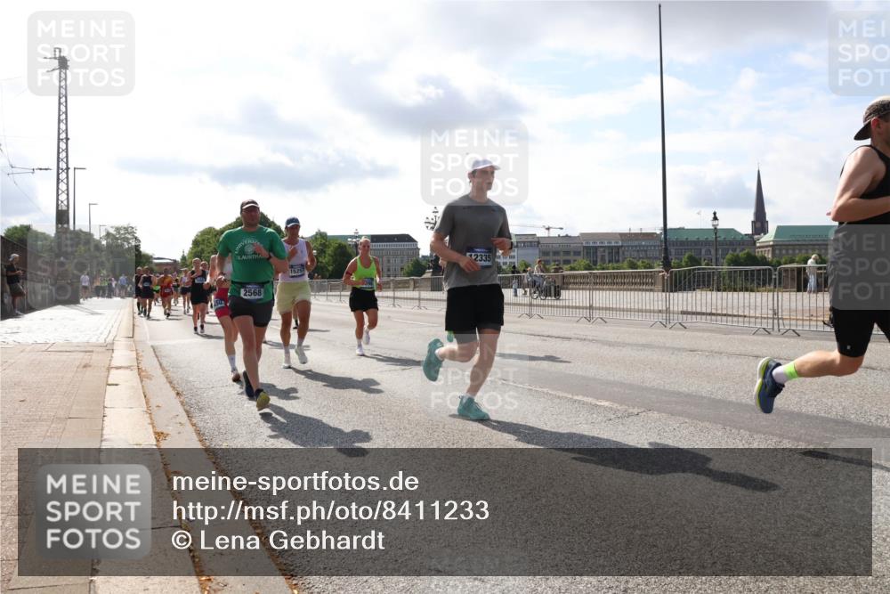 29.06.2025 - hella hamburg halbmarathon Lena Gebhardt http://msf.ph/oto/8411233 29.06.2025 09:50:19 Lombardsbrücke 2568, 1525, 12335, 1209, 1358, 1615, 1675, 1688, 1697, 1700, 1800, 1803, 1882, 2415, 2568, 2675, 2719, 2826, 3332, 3431, 3530, 4205, 4229, 4318, 4380, 4398, 4528, 4823, 5248, 5409, 5436, 5472, 5745, 5791, 5803, 6123, 6458, 6529, 6649, 6682, 6704, 7026, 7495, 7774, 7796, 8450, 8629, 8925, 9017, 9116, 9294, 9302, 9365, 9711, 9979, 10218, 10894, 11379, 11767, 12292, 12327, 12540, 12554, 12895, 13457, 13725, 14077, 14560 meine-sportfotos.de