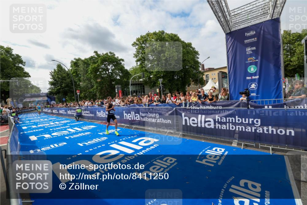 29.06.2025 - hella hamburg halbmarathon Zöllner http://msf.ph/oto/8411250 29.06.2025 10:21:40 Ziel 6559, 9442, 11965, 17856 meine-sportfotos.de