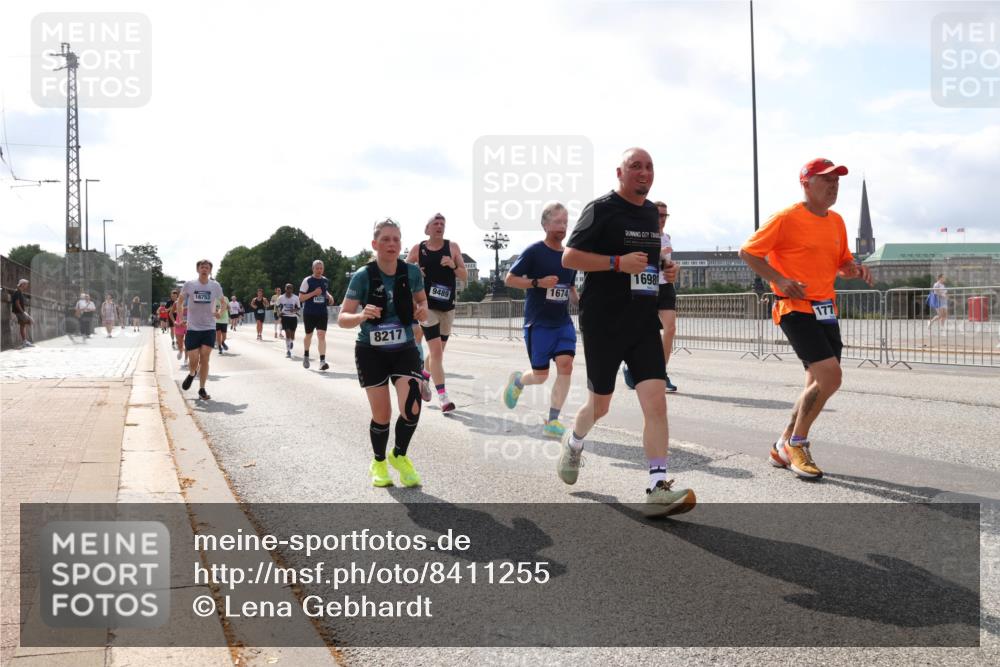 29.06.2025 - hella hamburg halbmarathon Lena Gebhardt http://msf.ph/oto/8411255 29.06.2025 10:04:30 Lombardsbrücke 16753, 8217, 9489, 1674, 1698, 1213, 1316, 1347, 1377, 1674, 2011, 2463, 2698, 2852, 2979, 3488, 3994, 4146, 4293, 4488, 4587, 5058, 5354, 5365, 5869, 5976, 6142, 6311, 6706, 6709, 7017, 8049, 8177, 8217, 8421, 8422, 8423, 9489, 9526, 10100, 10213, 10709, 10756, 10834, 10962, 11511, 11582, 12004, 12005, 12125, 12924, 12998, 13533, 13583, 13625, 14340, 14436, 14917, 15525, 15532, 15678, 16099, 16128, 16145, 16753, 16989, 16995, 17071, 17113, 17434, 17437 meine-sportfotos.de