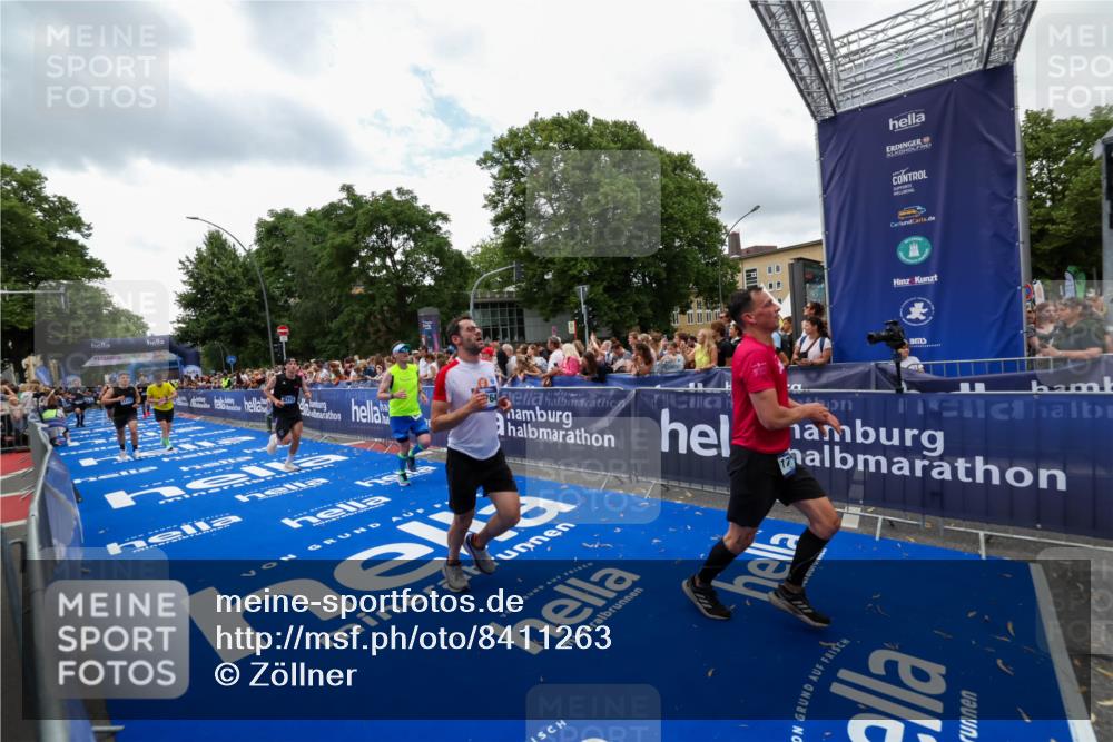 29.06.2025 - hella hamburg halbmarathon Zöllner http://msf.ph/oto/8411263 29.06.2025 10:45:47 Ziel 4854, 5047, 6071, 6290, 6711, 13975, 14374, 14764, 16617, 17332, 17674, 17835 meine-sportfotos.de