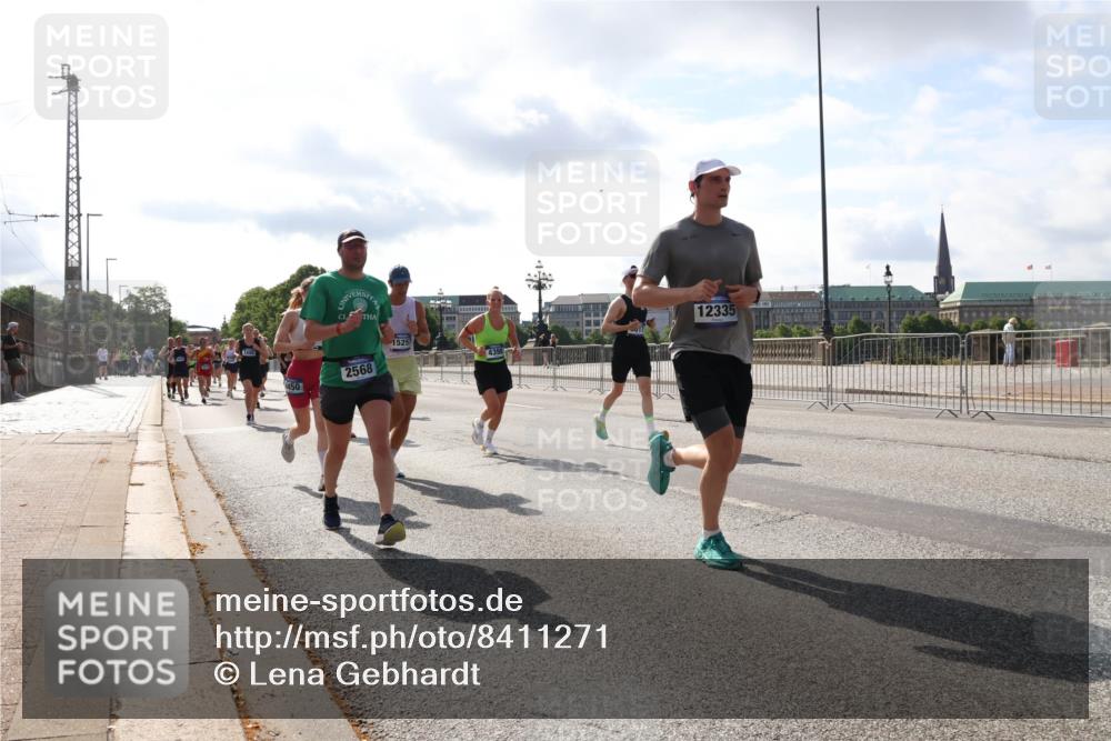 29.06.2025 - hella hamburg halbmarathon Lena Gebhardt http://msf.ph/oto/8411271 29.06.2025 09:50:20 Lombardsbrücke 450, 2568, 1525, 12335, 1209, 1358, 1615, 1675, 1688, 1697, 1700, 1800, 1803, 1882, 2415, 2568, 2675, 2719, 2826, 3332, 3530, 4205, 4229, 4318, 4380, 4398, 4528, 4823, 5248, 5409, 5436, 5472, 5508, 5745, 5791, 5803, 6123, 6458, 6529, 6649, 6682, 6704, 7026, 7495, 7774, 8450, 8629, 8925, 9017, 9116, 9294, 9302, 9365, 9711, 9979, 10218, 10894, 10922, 11379, 11767, 12292, 12327, 12540, 12554, 12895, 13457, 13725, 14560 meine-sportfotos.de