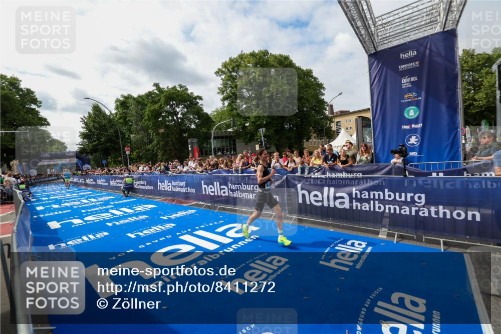 29.06.2025 - hella hamburg halbmarathon Zöllner http://msf.ph/oto/8411272 29.06.2025 10:21:41 Ziel 6559, 9442, 11965 meine-sportfotos.de