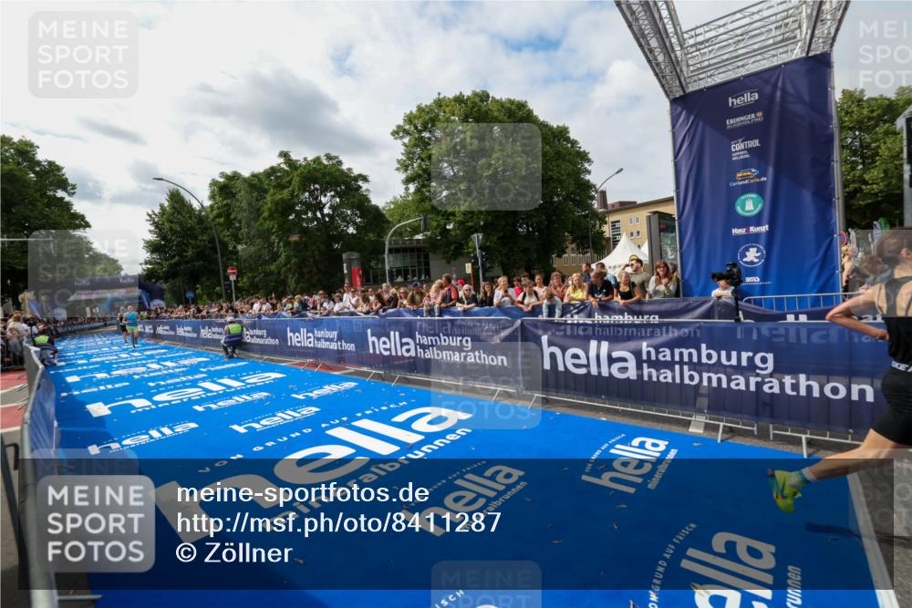29.06.2025 - hella hamburg halbmarathon Zöllner http://msf.ph/oto/8411287 29.06.2025 10:21:41 Ziel 6559, 9442, 11965 meine-sportfotos.de