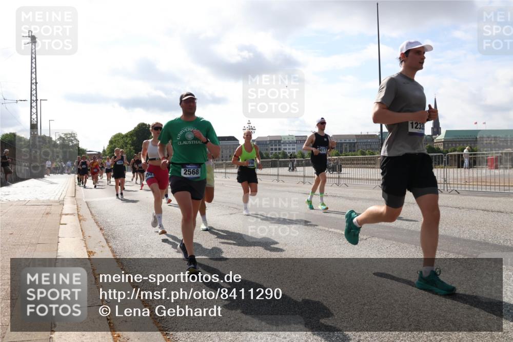 29.06.2025 - hella hamburg halbmarathon Lena Gebhardt http://msf.ph/oto/8411290 29.06.2025 09:50:20 Lombardsbrücke 50, 2568, 398, 1233, 999, 1209, 1358, 1615, 1675, 1688, 1697, 1700, 1800, 1803, 1882, 2415, 2568, 2675, 2719, 2826, 3332, 3530, 4205, 4229, 4318, 4380, 4398, 4528, 4823, 5248, 5409, 5436, 5472, 5508, 5745, 5791, 5803, 6123, 6458, 6529, 6649, 6682, 6704, 7026, 7495, 7774, 8450, 8629, 8925, 9017, 9116, 9294, 9302, 9365, 9711, 9979, 10218, 10894, 10922, 11379, 11767, 12292, 12327, 12540, 12554, 12895, 13457, 13725, 14560 meine-sportfotos.de