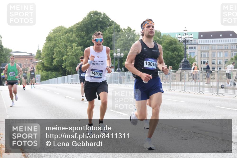 29.06.2025 - hella hamburg halbmarathon Lena Gebhardt http://msf.ph/oto/8411311 29.06.2025 09:39:19 Lombardsbrücke 6699, 1516, 14932, 13016, 4524, 6699, 13016, 14188, 14932, 15166, 16529, 16548, 18694, 19072 meine-sportfotos.de