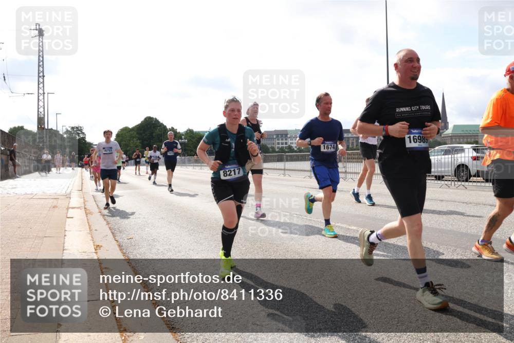 29.06.2025 - hella hamburg halbmarathon Lena Gebhardt http://msf.ph/oto/8411336 29.06.2025 10:04:30 Lombardsbrücke 16753, 8217, 1674, 16989, 1213, 1316, 1347, 1377, 1674, 2011, 2463, 2698, 2852, 2979, 3488, 3994, 4146, 4293, 4488, 4587, 5058, 5354, 5365, 5869, 5976, 6142, 6311, 6706, 6709, 7017, 8049, 8177, 8217, 8421, 8422, 8423, 9489, 9526, 10100, 10213, 10709, 10756, 10834, 10962, 11511, 11582, 12004, 12005, 12125, 12924, 12998, 13533, 13583, 13625, 14340, 14436, 14917, 15525, 15532, 15678, 16099, 16128, 16145, 16753, 16989, 16995, 17071, 17113, 17434, 17437 meine-sportfotos.de
