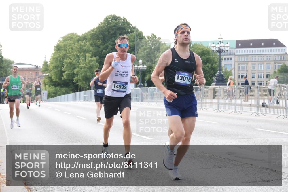 29.06.2025 - hella hamburg halbmarathon Lena Gebhardt http://msf.ph/oto/8411341 29.06.2025 09:39:19 Lombardsbrücke 6699, 15166, 14932, 13016, 4524, 6699, 13016, 14188, 14932, 15166, 16529, 16548, 18694, 19072 meine-sportfotos.de