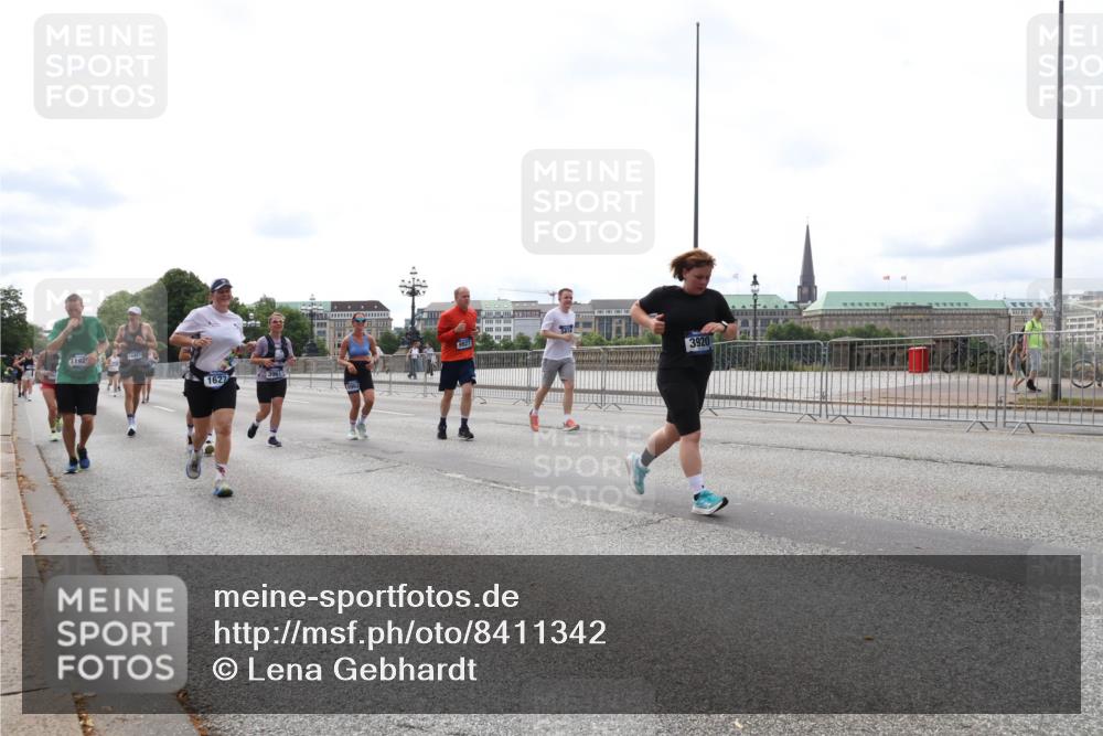 29.06.2025 - hella hamburg halbmarathon Lena Gebhardt http://msf.ph/oto/8411342 29.06.2025 10:25:23 Lombardsbrücke 16421, 9927, 1627, 3920, 1093, 1627, 1740, 2000, 2278, 3343, 3920, 3961, 3963, 4008, 4010, 5028, 5564, 5814, 6869, 7778, 8083, 8962, 9573, 9811, 9927, 10845, 10846, 11157, 11400, 11662, 11921, 13510, 13653, 13842, 14086, 14649, 14936, 15016, 15119, 15153, 15283, 15679, 15942, 16421, 16422, 17185, 17954, 18194, 18198 meine-sportfotos.de