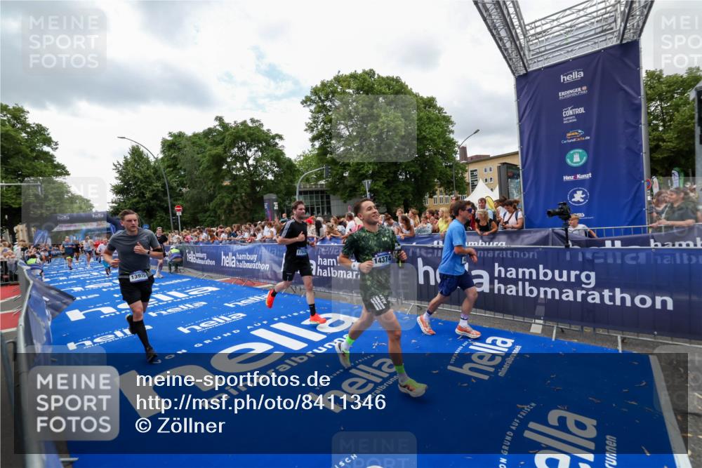 29.06.2025 - hella hamburg halbmarathon Zöllner http://msf.ph/oto/8411346 29.06.2025 10:45:53 Ziel 3477, 4345, 4854, 6290, 7385, 10792, 11821, 13975, 14374, 14911, 16624, 17835, 18185 meine-sportfotos.de